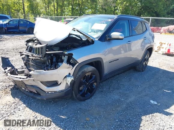 ✅ 2019 Jeep Compass Latitude • VIN: 3C4NJDBB5KT697213 • Lot: 43133163. Listed on IAAI with 55,308 mi. Free auction sales archive from the USA and detailed vehicle history report at DreamBid. Image 2.