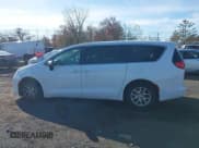 ✅ 2017 Chrysler Pacifica LX • VIN: 2C4RC1CG8HR521157 • Lot: 43709557. Wystawiony na IAAI z przebiegiem 104 885 mil. Bezpłatny archiwum sprzedaży aukcyjnych z USA i szczegółowy raport historii pojazdu na DreamBid. Zdjęcie 13.