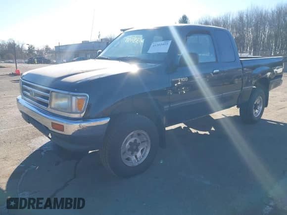 ✅ 1997 Toyota T100 DX • VIN: JT4UN22D3V0042510 • Lot: 41305455. Wystawiony na IAAI z przebiegiem 159 848 mil. Bezpłatny archiwum sprzedaży aukcyjnych z USA i szczegółowy raport historii pojazdu na DreamBid. Zdjęcie 2.
