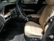 ✅ 2025 Cadillac XT4 FWD Premium Luxury • VIN: 1GYFZCR46SF160711 • Lot: 55175245. Wystawiony na Copart z przebiegiem 5 176 mil. Bezpłatny archiwum sprzedaży aukcyjnych z USA i szczegółowy raport historii pojazdu na DreamBid. Zdjęcie 7.