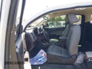 ✅ 2019 Chevrolet Colorado 2WD Work Truck • VIN: 1GCHSBEA3K1172420 • Lot: 42846458. Wystawiony na IAAI z przebiegiem 81 366 mil. Bezpłatny archiwum sprzedaży aukcyjnych z USA i szczegółowy raport historii pojazdu na DreamBid. Zdjęcie 5.