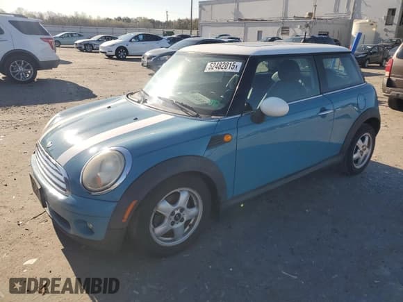 ✅ 2008 MINI Hardtop • VIN: WMWMF335X8TT62496 • Лот: 52482015. Опубликован ранее на Copart с пробегом 188 965 миль. Бесплатный доступ к архиву аукционных продаж из США и подробный отчёт об истории автомобиля на DreamBid. Изображение 1.