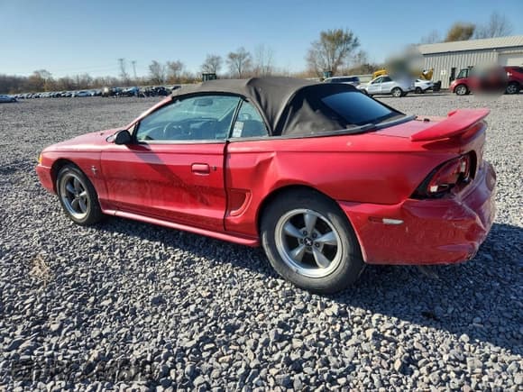 ✅ 1998 Ford Mustang • VIN: 1FAFP4446WF239915 • Lot: 92933885. Listed on Copart with 173,494 mi. Free auction sales archive from the USA and detailed vehicle history report at DreamBid. Image 2.