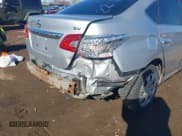 ✅ 2015 Nissan Sentra S • VIN: 3N1AB7AP6FY227083 • Lot: 43636330. Wystawiony na IAAI z przebiegiem Nie podano. Bezpłatny archiwum sprzedaży aukcyjnych z USA i szczegółowy raport historii pojazdu na DreamBid. Zdjęcie 6.