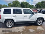 ✅ 2013 Jeep Patriot Latitude • VIN: 1C4NJPFA4DD197166 • Lot: 42590581. Wystawiony na IAAI z przebiegiem 99 126 mil. Bezpłatny archiwum sprzedaży aukcyjnych z USA i szczegółowy raport historii pojazdu na DreamBid. Zdjęcie 13.