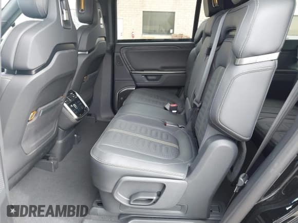 ✅ 2025 Rivian R1S Adventure • VIN: 7PDSGBBA5SN055497 • Лот: 41695600. Опубликован ранее на IAAI с пробегом 5 387 миль. Бесплатный доступ к архиву аукционных продаж из США и подробный отчёт об истории автомобиля на DreamBid. Изображение 8.