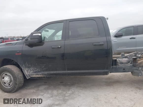 ✅ 2023 Ram 2500 Tradesman • VIN: 3C6UR5HL0PG587025 • Lot: 41447712. Listed on IAAI with 46,358 mi. Free auction sales archive from the USA and detailed vehicle history report at DreamBid. Image 14.