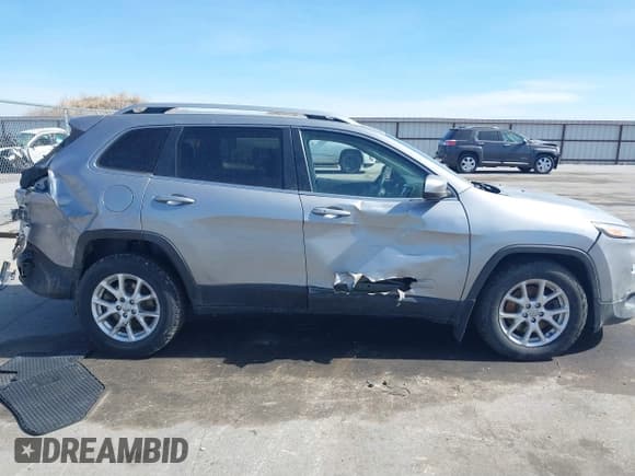 ✅ 2016 Jeep Cherokee Latitude • VIN: 1C4PJMCS4GW194491 • Лот: 41758324. Опубликован ранее на IAAI с пробегом 142 233 миль. Бесплатный доступ к архиву аукционных продаж из США и подробный отчёт об истории автомобиля на DreamBid. Изображение 13.