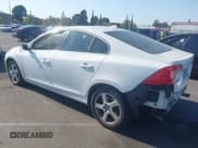 ✅ 2012 Volvo S60 T5 • VIN: YV1622FSXC2081732 • Lot: 43127850. Wystawiony na IAAI z przebiegiem 152 186 mil. Bezpłatny archiwum sprzedaży aukcyjnych z USA i szczegółowy raport historii pojazdu na DreamBid. Zdjęcie 3.