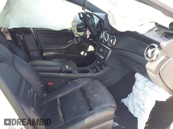 ✅ 2019 Mercedes-Benz GLA 250 • VIN: WDCTG4EB2KU001666 • Lot: 43202639. Wystawiony na IAAI z przebiegiem 59 072 mil. Bezpłatny archiwum sprzedaży aukcyjnych z USA i szczegółowy raport historii pojazdu na DreamBid. Zdjęcie 5.