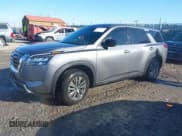 ✅ 2024 Nissan Pathfinder S • VIN: 5N1DR3AC1RC251330 • Lot: 41738829. Wystawiony na IAAI z przebiegiem 7 136 mil. Bezpłatny archiwum sprzedaży aukcyjnych z USA i szczegółowy raport historii pojazdu na DreamBid. Zdjęcie 17.