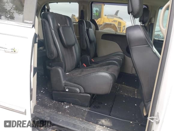 ✅ 2014 Chrysler Town & Country Touring L • VIN: 2C4RC1CG0ER239526 • Lot: 43384005. Listed on IAAI with 128,813 mi. Free auction sales archive from the USA and detailed vehicle history report at DreamBid. Image 8.