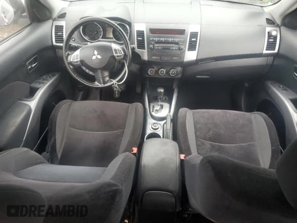 ✅ 2010 Mitsubishi Outlander ES • VIN: JA4AT2AW9AZ001617 • Lot: 81854785. Listed on Copart with 127,959 mi. Free auction sales archive from the USA and detailed vehicle history report at DreamBid. Image 8.