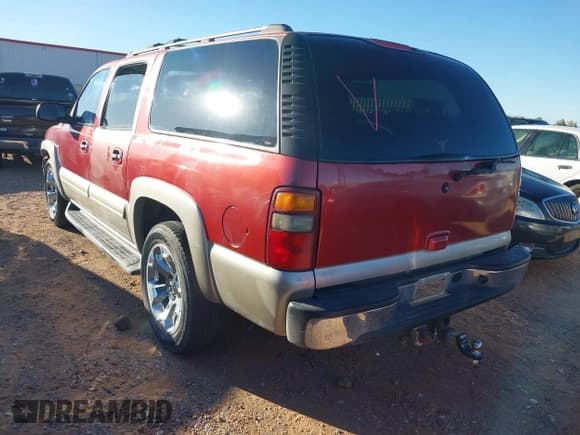 ✅ 2003 Chevrolet Suburban LT • VIN: 1GNEC16Z23J225910 • Lot: 43502082. Wystawiony na IAAI z przebiegiem 174 567 mil. Bezpłatny archiwum sprzedaży aukcyjnych z USA i szczegółowy raport historii pojazdu na DreamBid. Zdjęcie 3.