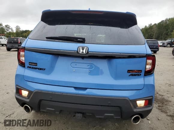 ✅ 2025 Honda Passport TrailSport • VIN: 5FNYF8H60SB015160 • Lot: 86213985. Listed on Copart with 7,808 mi. Free auction sales archive from the USA and detailed vehicle history report at DreamBid. Image 6.