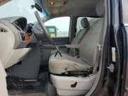 ✅ 2009 Chrysler Town & Country LX • VIN: 2A8HR44E79R567176 • Lot: 93893015. Wystawiony na Copart z przebiegiem 170 612 mil. Bezpłatny archiwum sprzedaży aukcyjnych z USA i szczegółowy raport historii pojazdu na DreamBid. Zdjęcie 7.