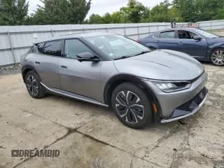 ✅ 2022 Kia EV6 Wind • VIN: KNDC3DLC4N5044871 • Lot: 80075985. Wystawiony na Copart z przebiegiem 72 358 mil. Bezpłatny archiwum sprzedaży aukcyjnych z USA i szczegółowy raport historii pojazdu na DreamBid. Zdjęcie 4.