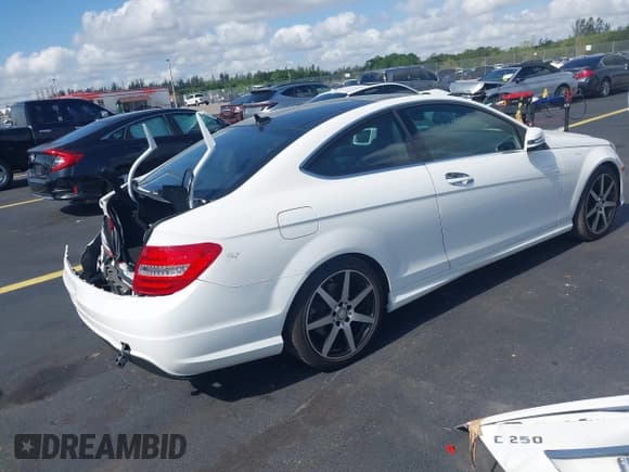✅ 2015 Mercedes-Benz C 250 • VIN: WDDGJ4HB4FG410766 • Lot: 42307457. Listed on IAAI with 50,979 mi. Free auction sales archive from the USA and detailed vehicle history report at DreamBid. Image 4.