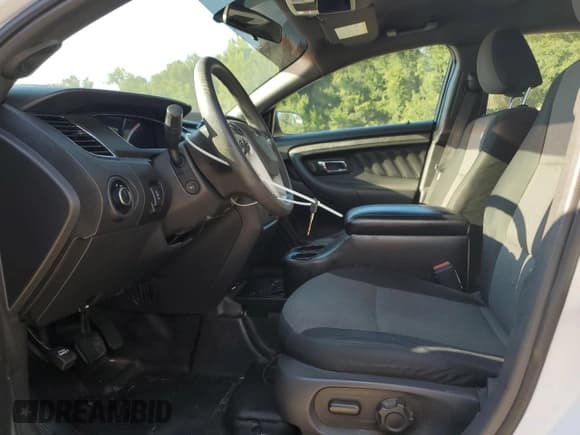 ✅ 2013 Ford Police Interceptor • VIN: 1FAHP2M89DG198137 • Лот: 71433475. Опубликован ранее на Copart с пробегом 123 582 миль. Бесплатный доступ к архиву аукционных продаж из США и подробный отчёт об истории автомобиля на DreamBid. Изображение 7.