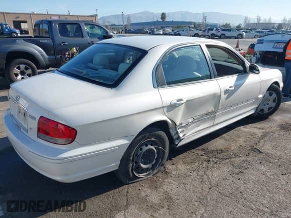 2002 Hyundai Sonata с VIN KMHWF25S92A571901, выставлен на аукционе IAAI как лот 41404038 с пробегом 133 316 миль миль и . История ставок и продаж доступна на DreamBid. Изображение 4.