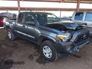 ✅ 2021 Toyota Tacoma SR • VIN: 3TYRX5GN8MT006430 • Lot: 43588076. Wystawiony na IAAI z przebiegiem 80 995 mil. Bezpłatny archiwum sprzedaży aukcyjnych z USA i szczegółowy raport historii pojazdu na DreamBid. Zdjęcie 1.