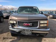 ✅ 1998 GMC Suburban • VIN: 3GKFK16R4WG507685 • Lot: 87900735. Listed on Copart with 183,033 mi. Free auction sales archive from the USA and detailed vehicle history report at DreamBid. Image 5.