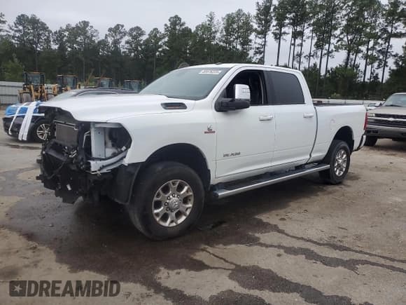 ✅ 2023 Ram 2500 Laramie • VIN: 3C6UR5FL2PG588521 • Lot: 85576225. Wystawiony na Copart z przebiegiem 46 007 mil. Bezpłatny archiwum sprzedaży aukcyjnych z USA i szczegółowy raport historii pojazdu na DreamBid. Zdjęcie 1.