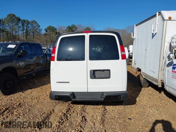 ✅ 2023 Chevrolet Express Passenger LS • VIN: 1GAZGNFP9P1114645 • Лот: 41663857. Опубликован ранее на IAAI с пробегом 128 181 миль. Бесплатный доступ к архиву аукционных продаж из США и подробный отчёт об истории автомобиля на DreamBid. Изображение 16.