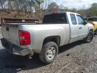 ✅ 2007 Chevrolet Silverado 1500 1LT • VIN: 2GCEK19J271680452 • Lot: 43491345. Wystawiony na IAAI z przebiegiem 182 547 mil. Bezpłatny archiwum sprzedaży aukcyjnych z USA i szczegółowy raport historii pojazdu na DreamBid. Zdjęcie 4.