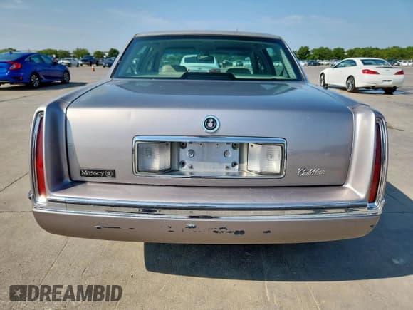 ✅ 1995 Cadillac DeVille • VIN: 1G6KD52B4SU284708 • Lot: 71680035. Listed on Copart with 82,893 mi. Free auction sales archive from the USA and detailed vehicle history report at DreamBid. Image 6.