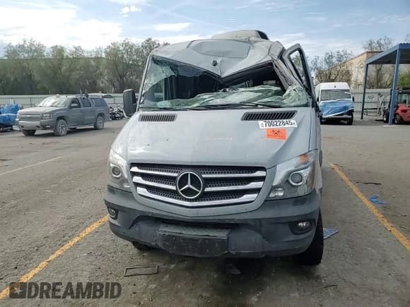 ✅ 2016 Mercedes-Benz Sprinter • VIN: WDZFE7CD8GP333888 • Lot: 70022845. Wystawiony na Copart z przebiegiem Nie podano. Bezpłatny archiwum sprzedaży aukcyjnych z USA i szczegółowy raport historii pojazdu na DreamBid. Zdjęcie 14.