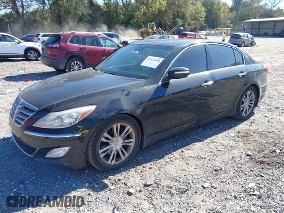 ✅ 2013 Hyundai Genesis 3.8L • VIN: KMHGC4DD9DU253760 • Lot: 43523989. Listed on IAAI with 198,612 mi. Free auction sales archive from the USA and detailed vehicle history report at DreamBid. Image 17.