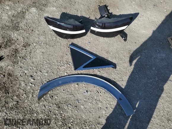 ✅ 2023 Genesis GV60 Advanced • VIN: KMUKCDTC6PU014062 • Lot: 81471935. Wystawiony na Copart z przebiegiem 25 167 mil. Bezpłatny archiwum sprzedaży aukcyjnych z USA i szczegółowy raport historii pojazdu na DreamBid. Zdjęcie 12.