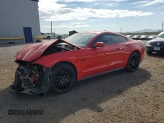 ✅ 2021 Ford Mustang GT Premium • VIN: 1FA6P8CF6M5133557 • Lot: 86133525. Wystawiony na Copart z przebiegiem 58 403 mil. Bezpłatny archiwum sprzedaży aukcyjnych z USA i szczegółowy raport historii pojazdu na DreamBid. Zdjęcie 1.