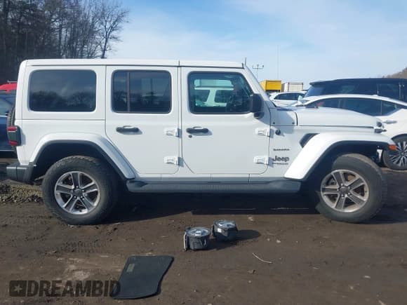 ✅ 2021 Jeep Wrangler Unlimited Sahara • VIN: 1C4HJXEG9MW532302 • Lot: 41646755. Wystawiony na IAAI z przebiegiem 32 893 mil. Bezpłatny archiwum sprzedaży aukcyjnych z USA i szczegółowy raport historii pojazdu na DreamBid. Zdjęcie 14.