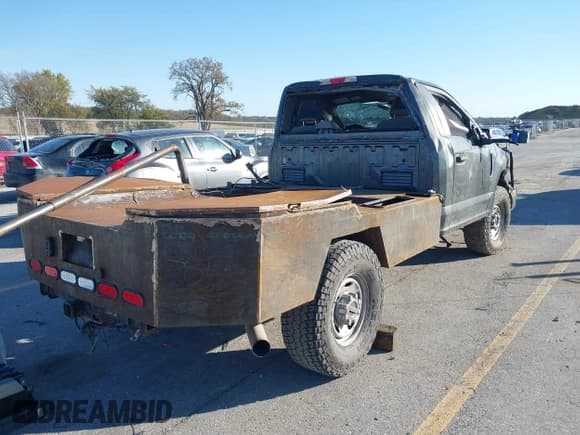 ✅ 2019 Ford F-250 XL • VIN: 1FTBF2B65KED97666 • Лот: 43420026. Опубликован ранее на IAAI с пробегом 101 457 миль. Бесплатный доступ к архиву аукционных продаж из США и подробный отчёт об истории автомобиля на DreamBid. Изображение 4.