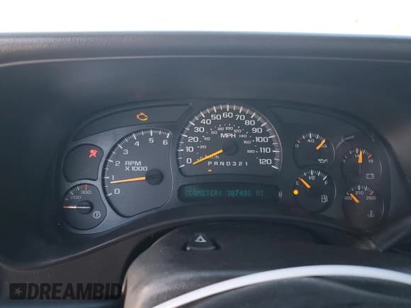 ✅ 2006 Chevrolet Silverado 2500HD Work Truck • VIN: 1GCHC23U86F252766 • Lot: 43647845. Wystawiony na Copart z przebiegiem 307 488 mil. Bezpłatny archiwum sprzedaży aukcyjnych z USA i szczegółowy raport historii pojazdu na DreamBid. Zdjęcie 9.