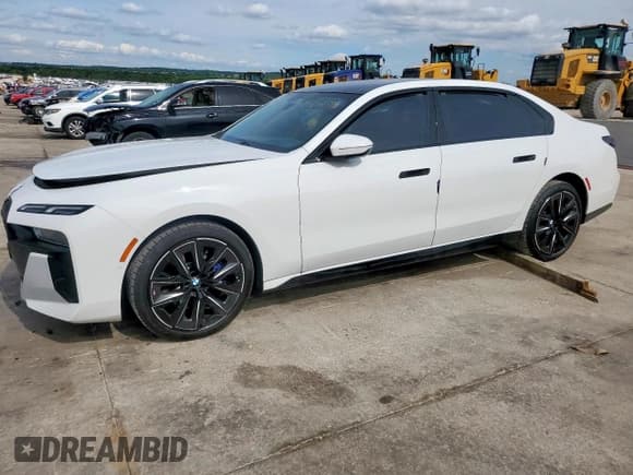 ✅ 2025 BMW 7 Series 740i • VIN: WBA23EH03SCT15620 • Lot: 56041595. Wystawiony na Copart z przebiegiem 3 791 mil. Bezpłatny archiwum sprzedaży aukcyjnych z USA i szczegółowy raport historii pojazdu na DreamBid. Zdjęcie 1.