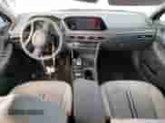 2020 Hyundai Sonata SE z VIN 5NPEG4JA1LH004081, wystawiony jako Copart lot #70027302 z przebiegiem 46 896 mil mil oraz . Historia ofert i sprzedaży dostępna na DreamBid. Obrazek 8.