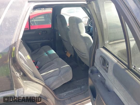 ✅ 2002 Chevrolet Blazer LS • VIN: 1GNCS13W52K193385 • Lot: 41042177. Wystawiony na IAAI z przebiegiem 156 578 mil. Bezpłatny archiwum sprzedaży aukcyjnych z USA i szczegółowy raport historii pojazdu na DreamBid. Zdjęcie 8.