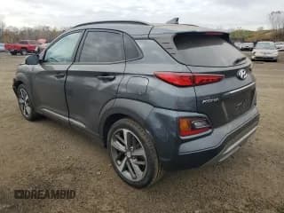 ✅ 2020 Hyundai Kona Limited • VIN: KM8K33A55LU431177 • Лот: 77999264. Опубликован ранее на Copart с пробегом 77 353 миль. Бесплатный доступ к архиву аукционных продаж из США и подробный отчёт об истории автомобиля на DreamBid. Изображение 2.
