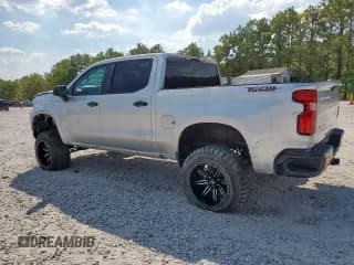 ✅ 2019 Chevrolet Silverado 1500 Custom Trail Boss • VIN: 3GCPYCEF4KG139844 • Lot: 84975925. Wystawiony na Copart z przebiegiem Nie podano. Bezpłatny archiwum sprzedaży aukcyjnych z USA i szczegółowy raport historii pojazdu na DreamBid. Zdjęcie 2.