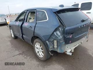 ✅ 2021 Volvo XC60 Momentum • VIN: YV4102RKXM1765542 • Lot: 43464876. Wystawiony na IAAI z przebiegiem 83 069 mil. Bezpłatny archiwum sprzedaży aukcyjnych z USA i szczegółowy raport historii pojazdu na DreamBid. Zdjęcie 3.