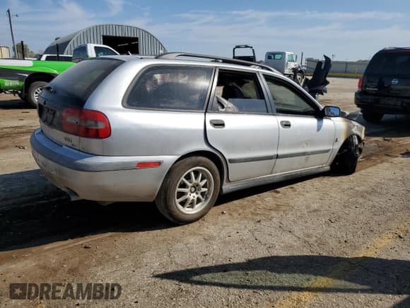 ✅ 2001 Volvo V40 • VIN: YV1VW29531F601362 • Лот: 72295744. Опубликован ранее на Copart с пробегом Не указан. Бесплатный доступ к архиву аукционных продаж из США и подробный отчёт об истории автомобиля на DreamBid. Изображение 3.