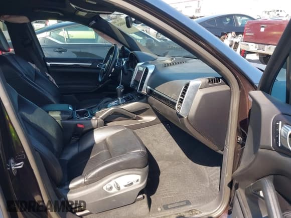 ✅ 2018 Porsche Cayenne • VIN: WP1AA2A2XJKA04400 • Lot: 40480929. Listed on IAAI with 66,129 mi. Free auction sales archive from the USA and detailed vehicle history report at DreamBid. Image 5.