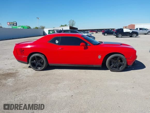 ✅ 2016 Dodge Challenger R/T Plus Shaker • VIN: 2C3CDZBT9GH125327 • Lot: 43581933. Wystawiony na IAAI z przebiegiem 175 518 mil. Bezpłatny archiwum sprzedaży aukcyjnych z USA i szczegółowy raport historii pojazdu na DreamBid. Zdjęcie 13.