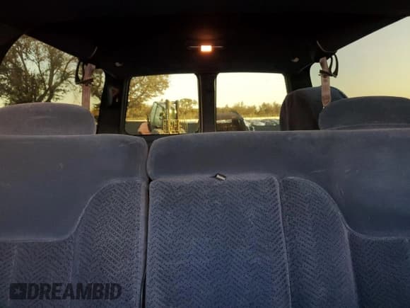 ✅ 1997 GMC Suburban • VIN: 1GKGC26J9VJ764047 • Lot: 88494855. Wystawiony na Copart z przebiegiem 130 654 mil. Bezpłatny archiwum sprzedaży aukcyjnych z USA i szczegółowy raport historii pojazdu na DreamBid. Zdjęcie 10.