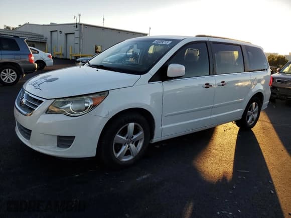 ✅ 2011 Volkswagen Routan SE • VIN: 2V4RW3DG7BR634029 • Lot: 93039215. Listed on Copart with 103,311 mi. Free auction sales archive from the USA and detailed vehicle history report at DreamBid. Image 1.