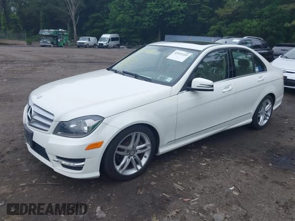 ✅ 2012 Mercedes-Benz C 300 Sport • VIN: WDDGF8BB4CR214277 • Lot: 42421222. Listed on IAAI with 92,523 mi. Free auction sales archive from the USA and detailed vehicle history report at DreamBid. Image 19.