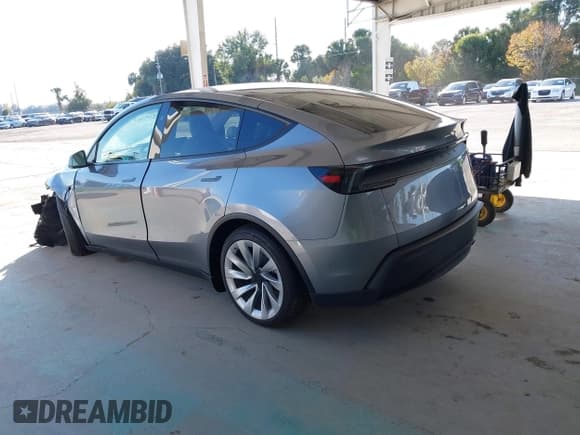 ✅ 2026 Tesla Model Y Long Range • VIN: 7SAYGDED5TA418948 • Lot: 43705204. Wystawiony na IAAI z przebiegiem 3 634 mil. Bezpłatny archiwum sprzedaży aukcyjnych z USA i szczegółowy raport historii pojazdu na DreamBid. Zdjęcie 3.